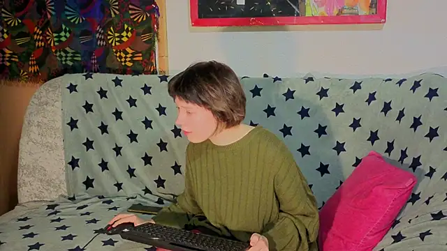 Snapshot of ReincarnatedAngel chatting on 10.22.25 ReincarnatedAngel online show from 10.22.25