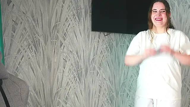 Snapshot of YuriFout chatting on 10.15.25 YuriFout online show from 10.15.25