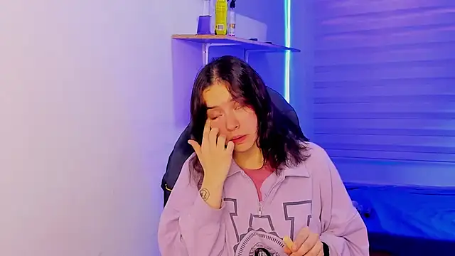 Emily Lindey online show from 10.28.25