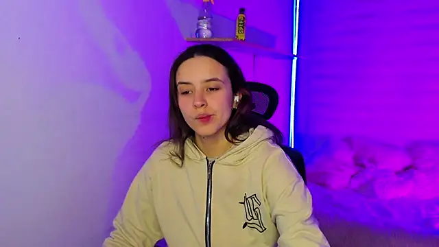 Emily Lindey online show from 11.22.25