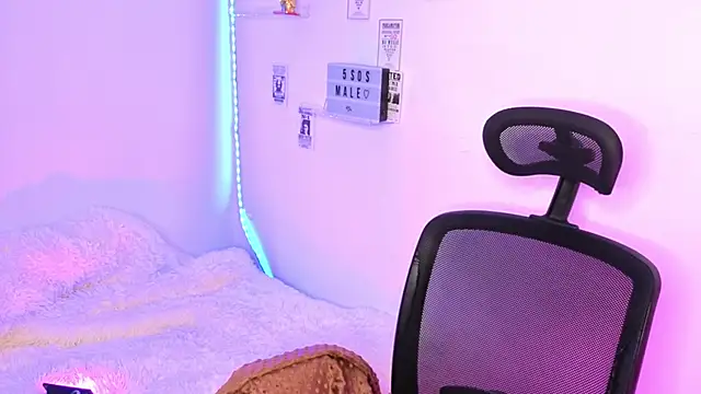 Emily Lindey online show from 02.19.26