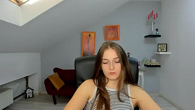 Snapshot of AnneWilsonn chatting on 10.21.25 AnneWilsonn online show from 10.21.25