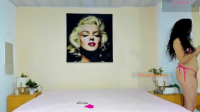 Snapshot of SSWEETSIINNN chatting on 10.24.25 SSWEETSIINNN online show from 10.24.25