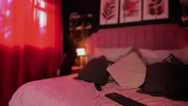 Snapshot of Samanthadela chatting on 10.15.25 Samanthadela online show from 10.15.25