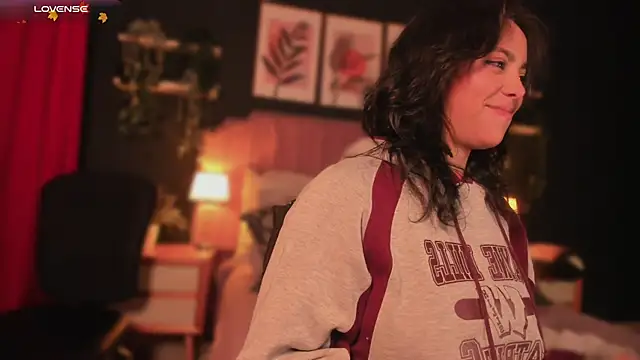 Snapshot of Samanthadela chatting on 10.19.25 Samanthadela online show from 10.19.25