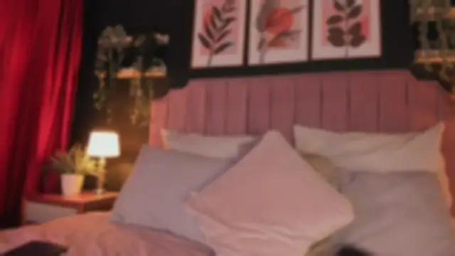 Snapshot of Samanthadela chatting on 10.30.25 Samanthadela online show from 10.30.25