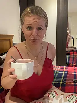 madamlillyrose online show from 12.16.25