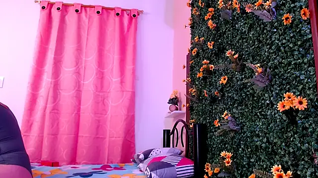 Snapshot of newstarlunas18 chatting on 10.16.25 newstarlunas18 online show from 10.16.25