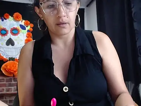 Lucyy Naugthy online show from 11.22.25