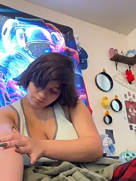 Snapshot of mistressmo0on chatting on 10.20.25 mistressmo0on online show from 10.20.25