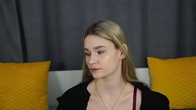Snapshot of NaomiSweetheart chatting on 10.20.25 NaomiSweetheart online show from 10.20.25