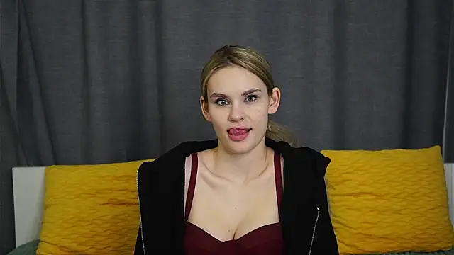 Snapshot of NaomiSweetheart chatting on 10.23.25 NaomiSweetheart online show from 10.23.25