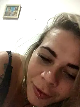 Snapshot of FaixaRosa11 chatting on 10.17.25 FaixaRosa11 online show from 10.17.25