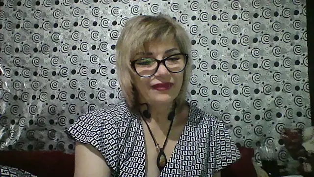 Snapshot of Lia_Ray chatting on 10.25.25 Lia Ray online show from 10.25.25