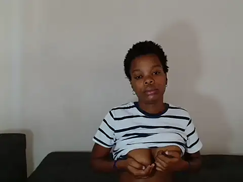 Snapshot of SexyLatoya05 chatting on 10.23.25 SexyLatoya05 online show from 10.23.25