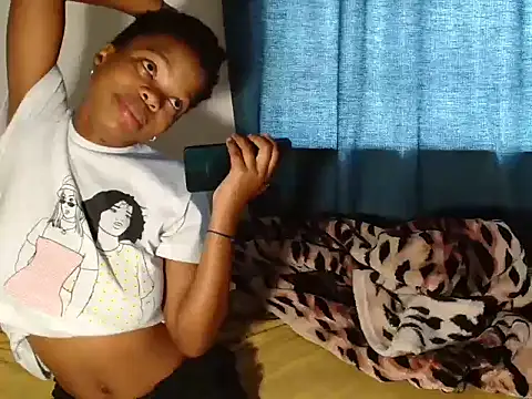 Snapshot of SexyLatoya05 chatting on 10.27.25 SexyLatoya05 online show from 10.27.25