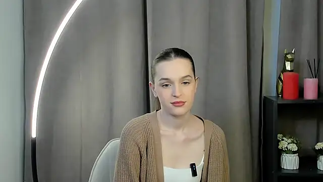 Snapshot of BritneySabeiha chatting on 10.22.25 BritneySabeiha online show from 10.22.25