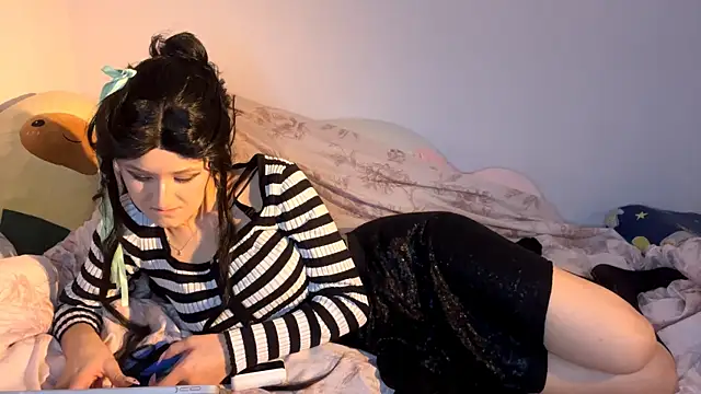 Snapshot of AnnamariaVieu chatting on 10.20.25 AnnamariaVieu online show from 10.20.25