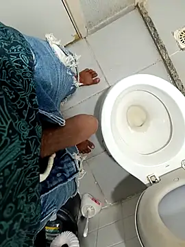 Snapshot of dogstanx chatting on 10.17.25 dogstanx online show from 10.17.25