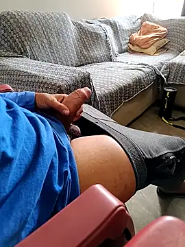 Snapshot of dogstanx chatting on 10.21.25 dogstanx online show from 10.21.25