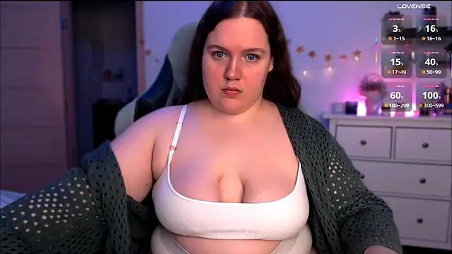 Snapshot of SummerTina chatting on 02.19.25 SummerTina online show from 02.19.25