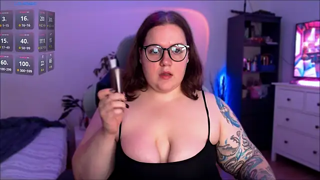 Snapshot of SummerTina chatting on 09.30.25 SummerTina online show from 09.30.25