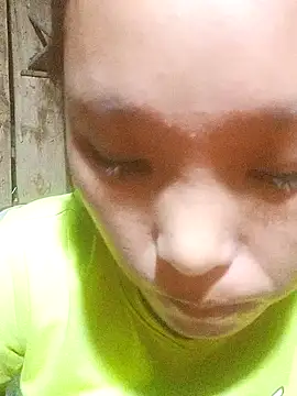 Snapshot of alalama chatting on 10.31.25 alalama online show from 10.31.25