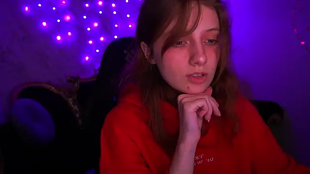 Snapshot of CuteeFoxy chatting on 02.14.26 CuteeFoxy online show from 02.14.26