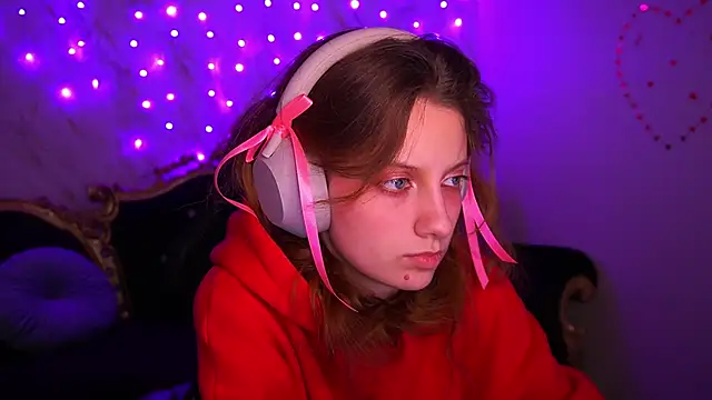 Snapshot of CuteeFoxy chatting on 02.21.26 CuteeFoxy online show from 02.21.26