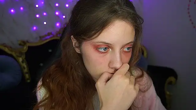 Snapshot of CuteeFoxy chatting on 02.25.26 CuteeFoxy online show from 02.25.26