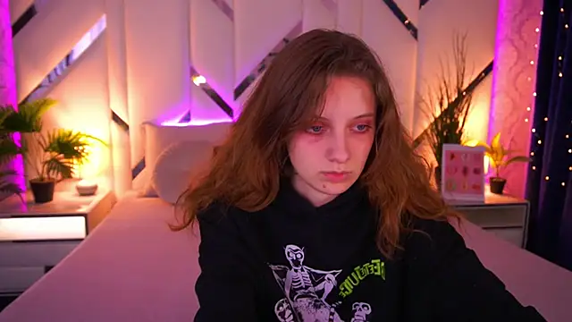 Snapshot of CuteeFoxy chatting on 02.27.26 CuteeFoxy online show from 02.27.26