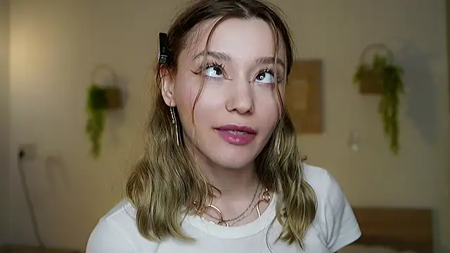 StarryMary online show from 12.04.25