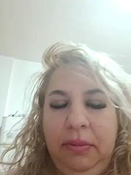 BelleInna online show from 10.28.25