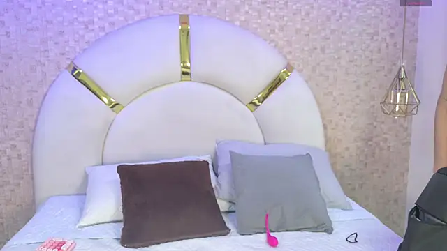 Snapshot of emmy_rose25 chatting on 11.19.25 emmy rose25 online show from 11.19.25