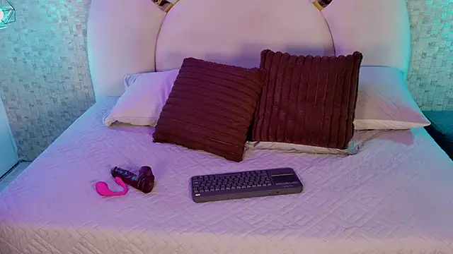 Snapshot of emmy_rose25 chatting on 02.20.26 emmy rose25 online show from 02.20.26