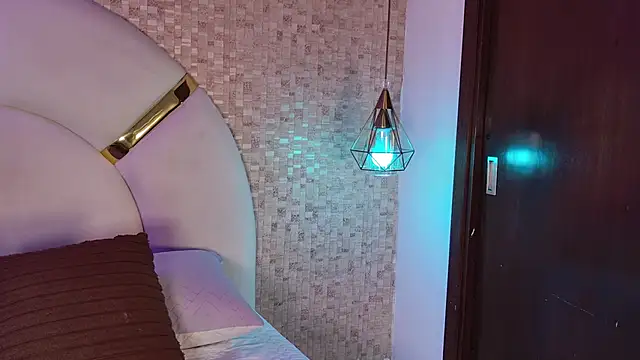 Snapshot of emmy_rose25 chatting on 03.04.26 emmy rose25 online show from 03.04.26