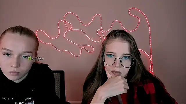 Snapshot of lulu_fly_ chatting on 10.21.25 lulu fly  online show from 10.21.25