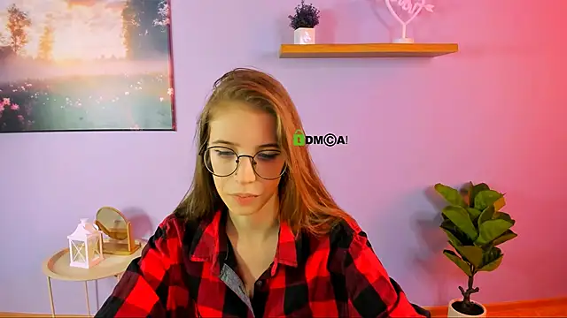 Snapshot of lulu_fly_ chatting on 10.22.25 lulu fly  online show from 10.22.25