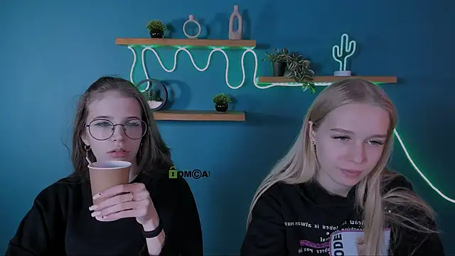 Snapshot of lulu_fly_ chatting on 10.24.25 lulu fly  online show from 10.24.25