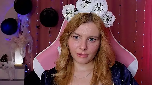 Snapshot of newday-off chatting on 10.24.25 newday-off online show from 10.24.25