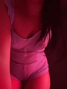 Snapshot of Moreninharai chatting on 10.28.25 Moreninharai online show from 10.28.25