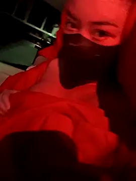 Snapshot of noe-00 chatting on 10.24.25 noe-00 online show from 10.24.25