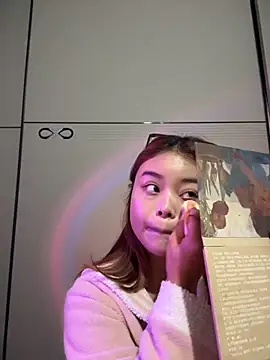 Snapshot of noe-00 chatting on 10.30.25 noe-00 online show from 10.30.25