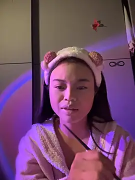 Snapshot of noe-00 chatting on 10.31.25 noe-00 online show from 10.31.25