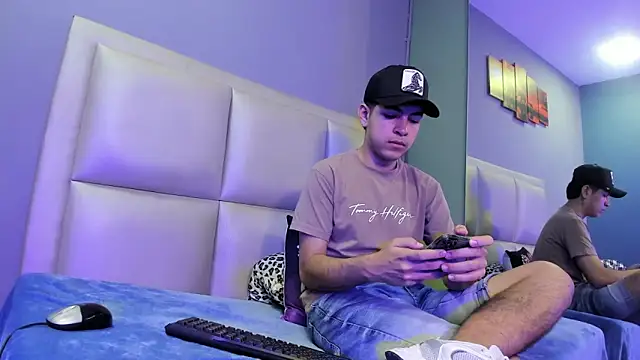 Snapshot of Jhonny_saenz chatting on 10.29.25 Jhonny saenz online show from 10.29.25