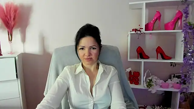 Snapshot of Mollybloom40 chatting on 04.08.26 Mollybloom40 online show from 04.08.26