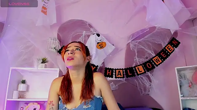 Snapshot of Lady_Sophiia chatting on 10.23.25 Lady Sophiia online show from 10.23.25