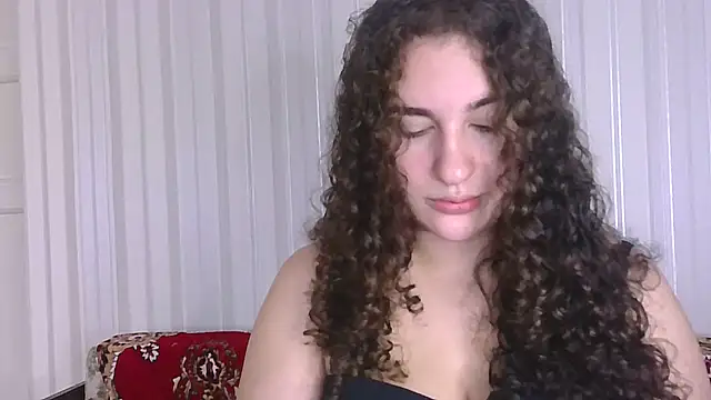 Snapshot of Kiki_Catty chatting on 10.21.25 Kiki Catty online show from 10.21.25