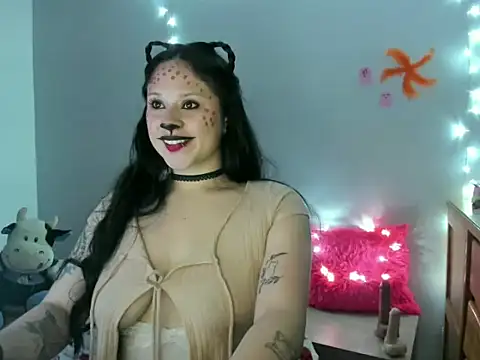 Snapshot of _Emily_vixen chatting on 10.21.25  Emily vixen online show from 10.21.25