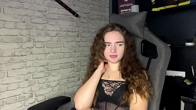 Snapshot of GreatMolly chatting on 10.23.25 GreatMolly online show from 10.23.25